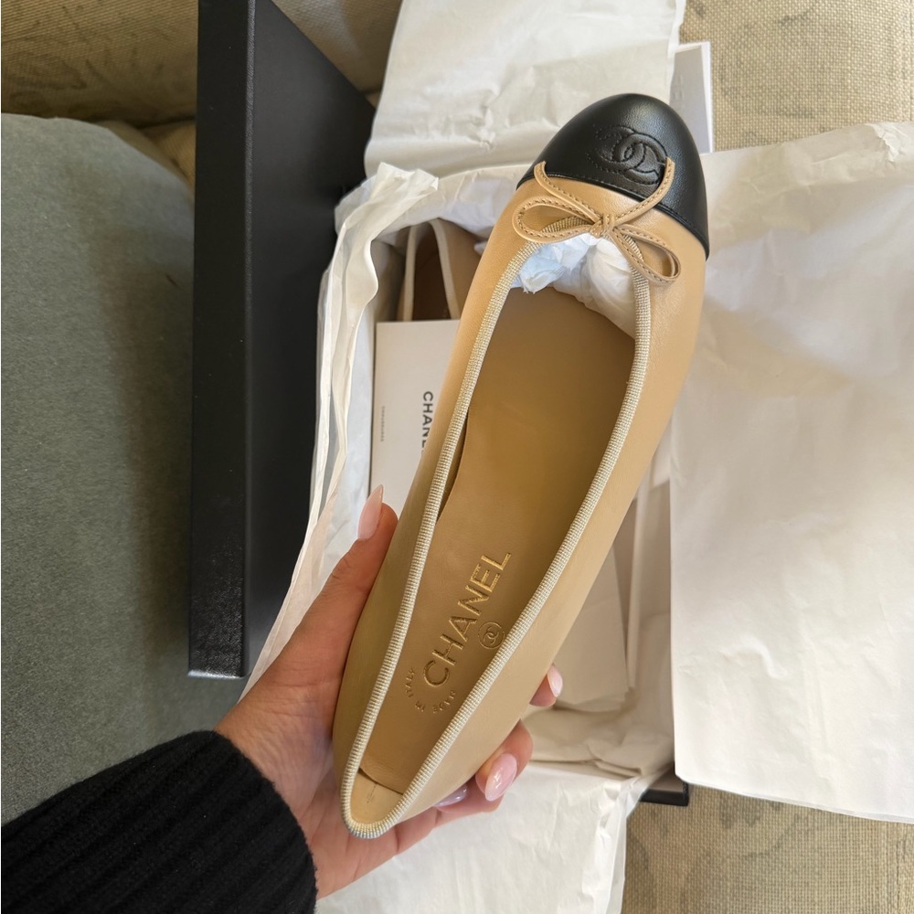 CHANEL Black and Cream Flats